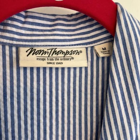 Vintage seersucker button down, SZ m. Elastic waist, pockets. 28" from waist - Picture 3 of 6